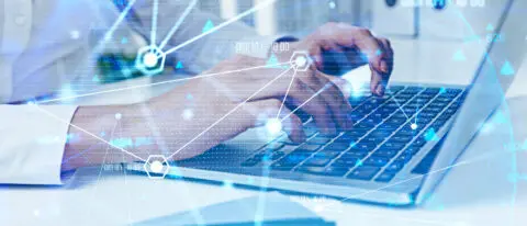 Laptop - Schufa-Daten und Restschuldbefreiung