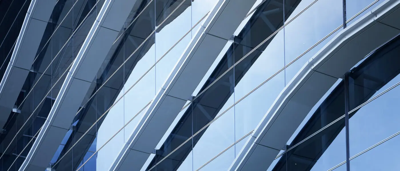 Glassfassade einer Aufsichtsbehörde: Eigenkapitalkosten im Pricing von Krediten nach 7. MaRisk-Novelle